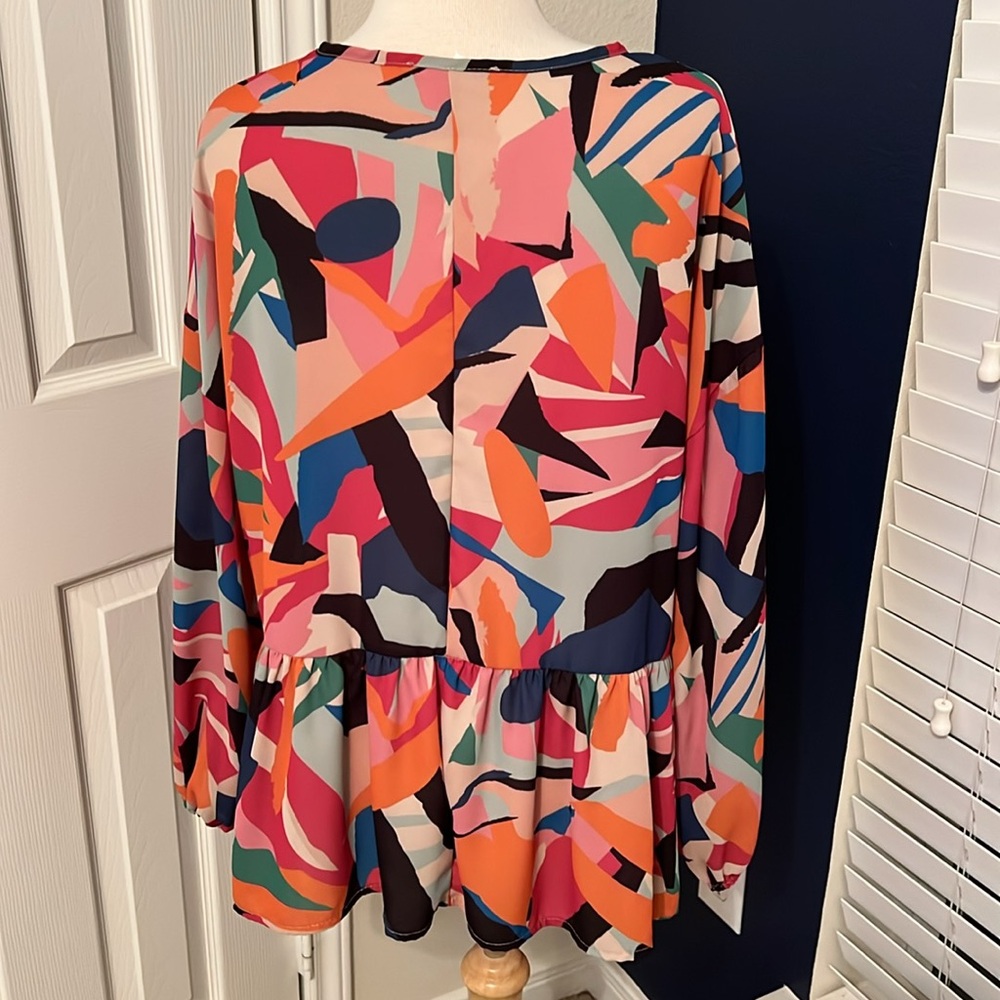 EUC Haptics Long Sleeve Drop Waist V-Neck Top - Picture 4 of 5